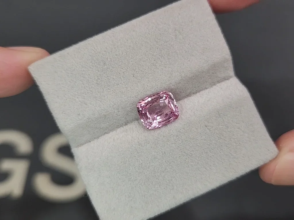 Padparadscha sapphire cushion cut 2.52 carats, Sri Lanka Image №4