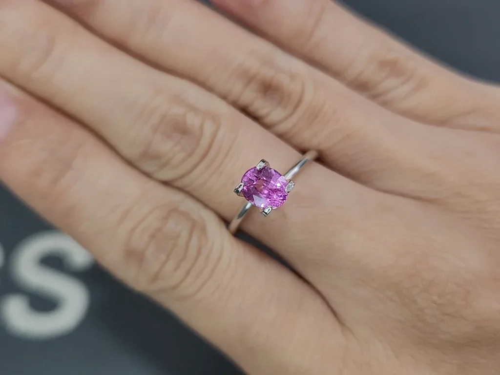 Sapphire Baby Pink oval cut  1.13 carats, Madagascar  Image №5