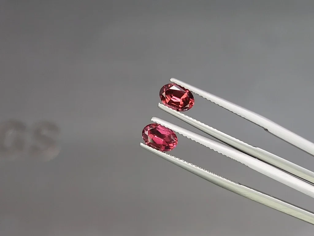 Pair of rhodolite garnets oval cut 1.96 carats, Madagascar Image №3