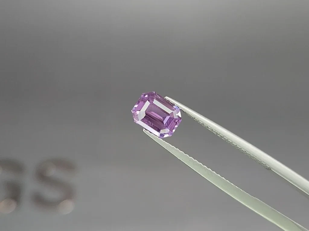 Unheated lavender sapphire octagon cut 2.04 carats, Sri Lanka Image №3
