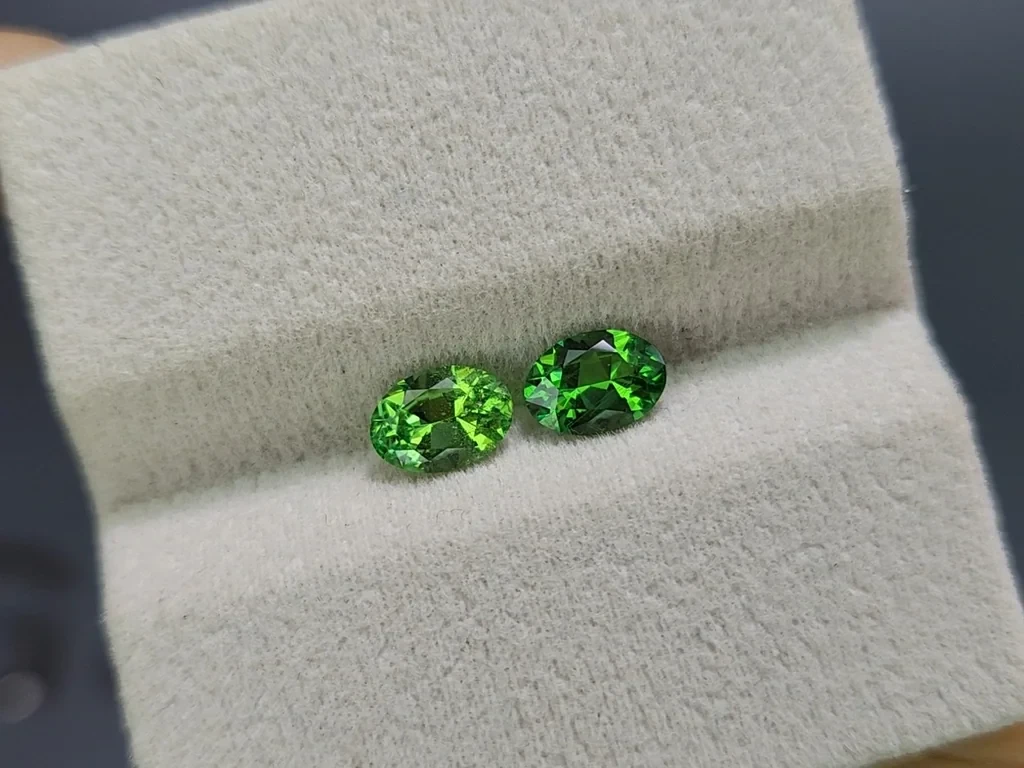 Pair of tsavorites oval cut 1.37 carats, Tanzania Image №4