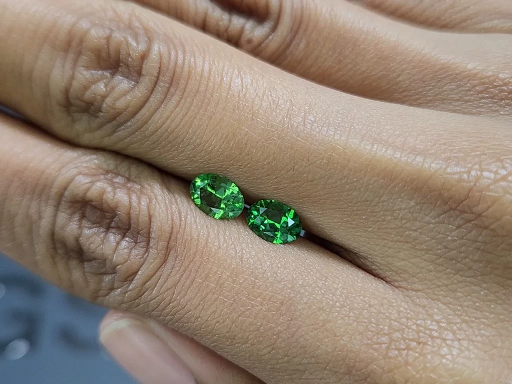 Pair of tsavorites oval cut 1.37 carats, Tanzania Image №2