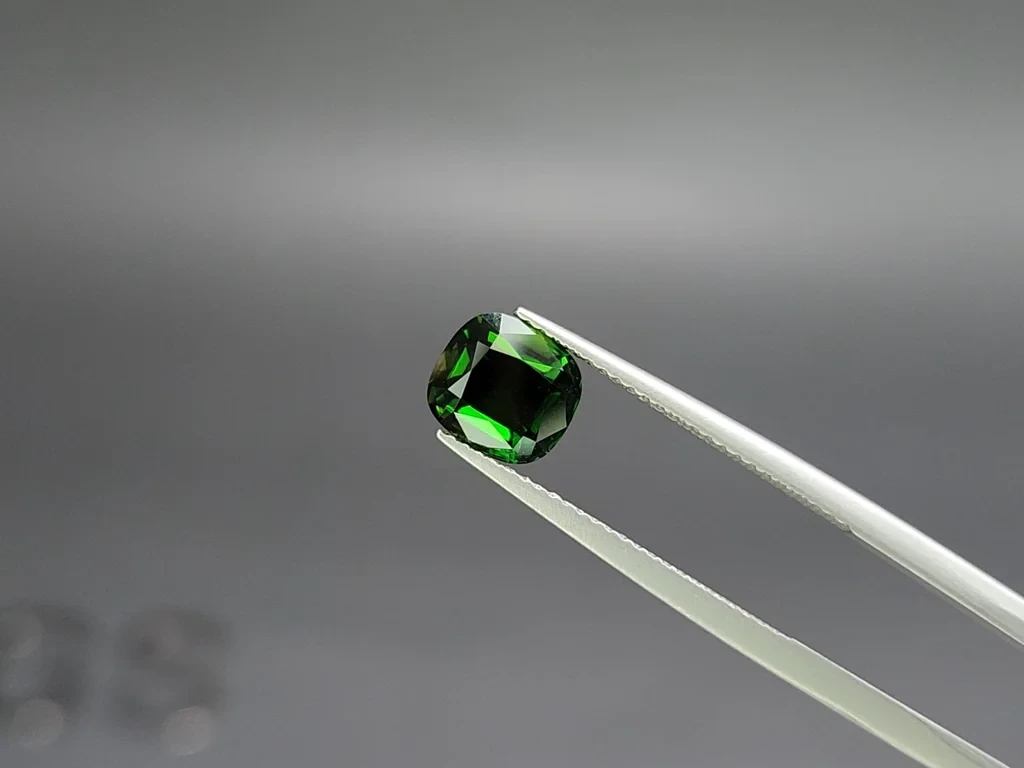 Tourmaline vivid green octagon cut 2.02 carats, Tanzania Image №3