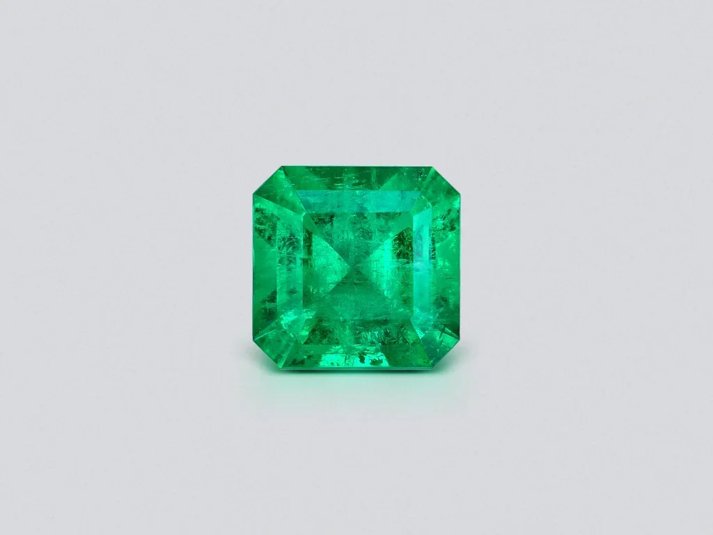 Natural Muzo green emerald in octagon cut 3.93 ct, Colombia Image №1