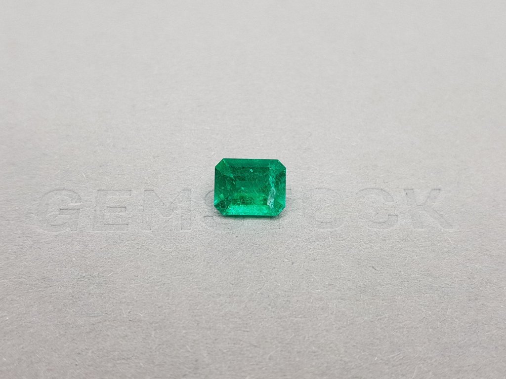 Intense Colombian Vivid Green emerald octagon cut 1.66 ct Image №2