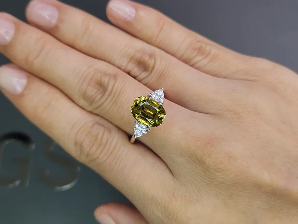 Cushion cut golden chrysoberyl 5.25 carats, Sri Lanka Image №5