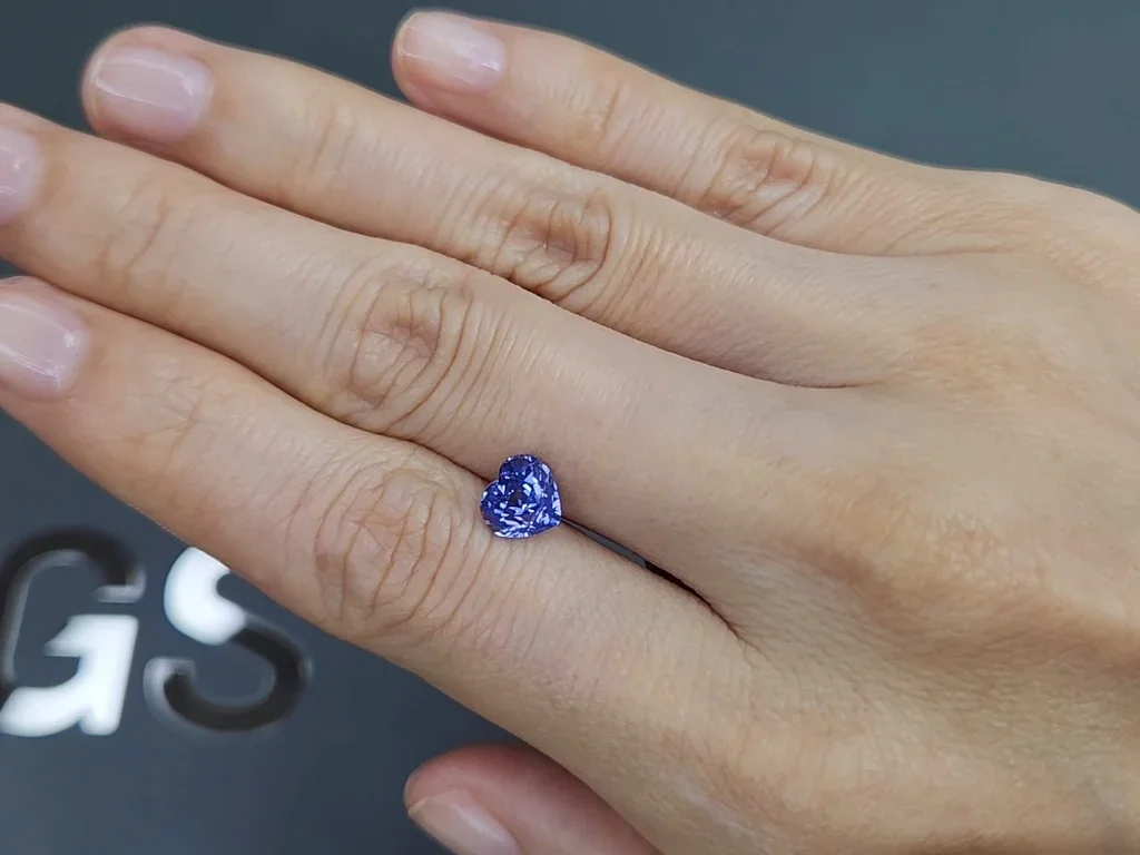 Unheated intense blue sapphire in heart shape 1.69 carats, Sri Lanka Image №2