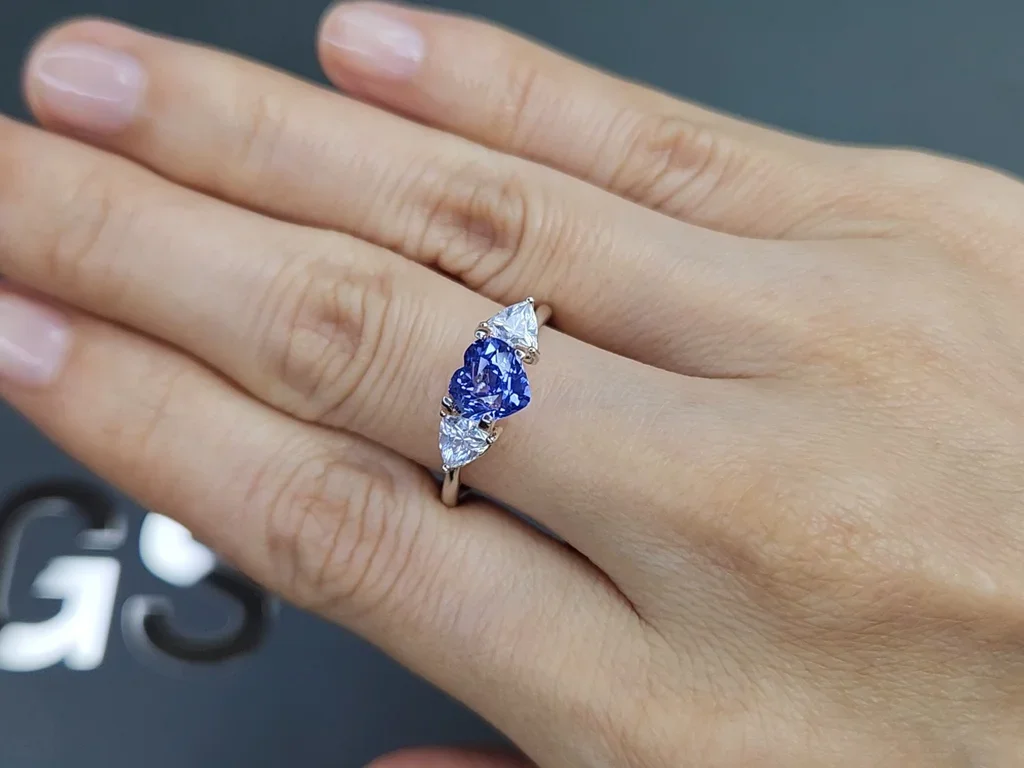 Unheated intense blue sapphire in heart shape 1.69 carats, Sri Lanka Image №5