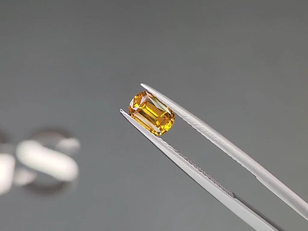 Unheated cushion cut Golden yellow sapphire 1.08 carat, Madagascar Image №3