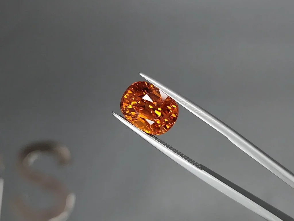Cushion cut Fanta color spessartine garnet 8.19 carats, Africa Image №3