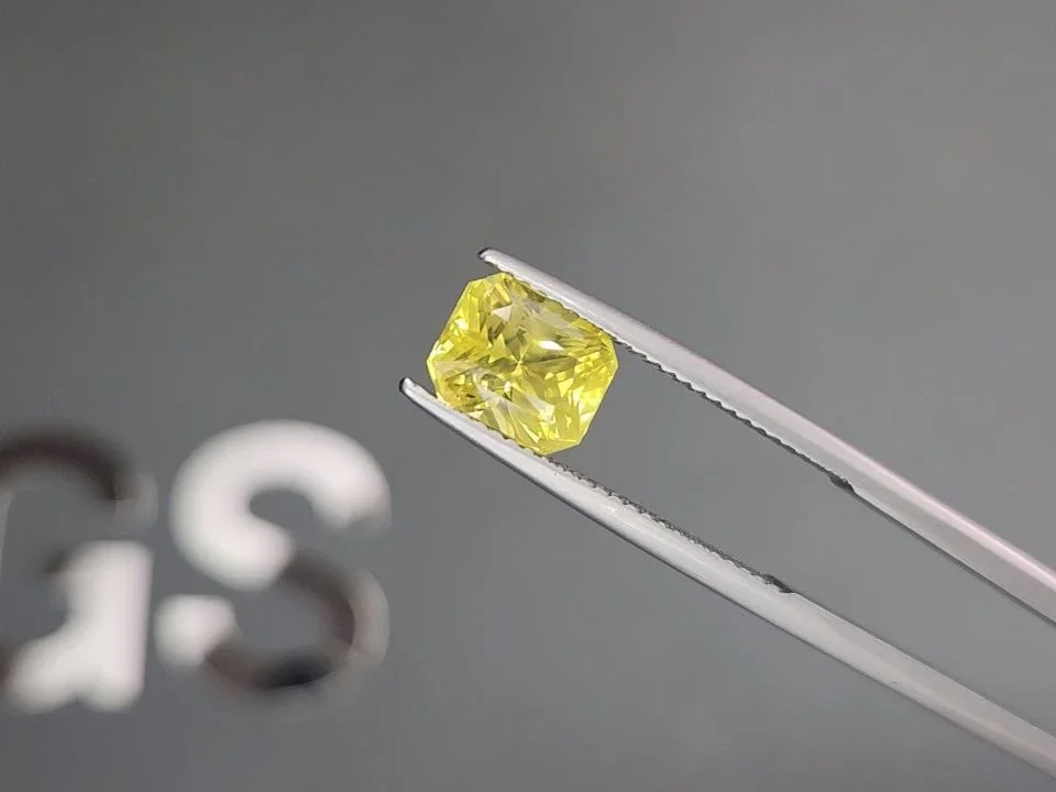 Unheated yellow sapphire in radiant cut 3.05 carats, Sri Lanka Image №3