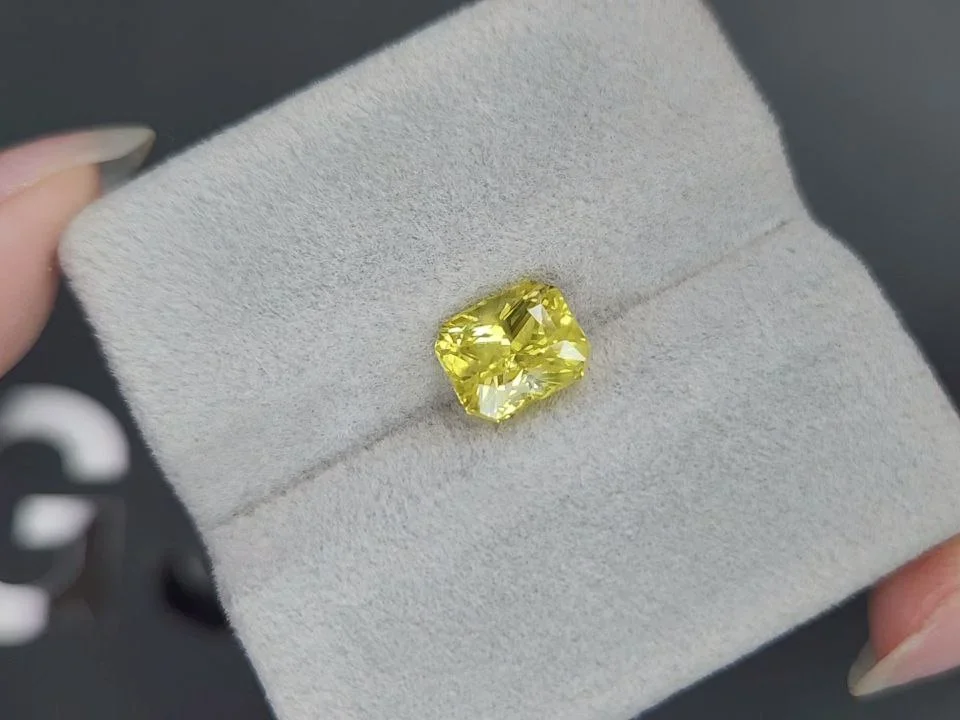 Unheated yellow sapphire in radiant cut 3.05 carats, Sri Lanka Image №4