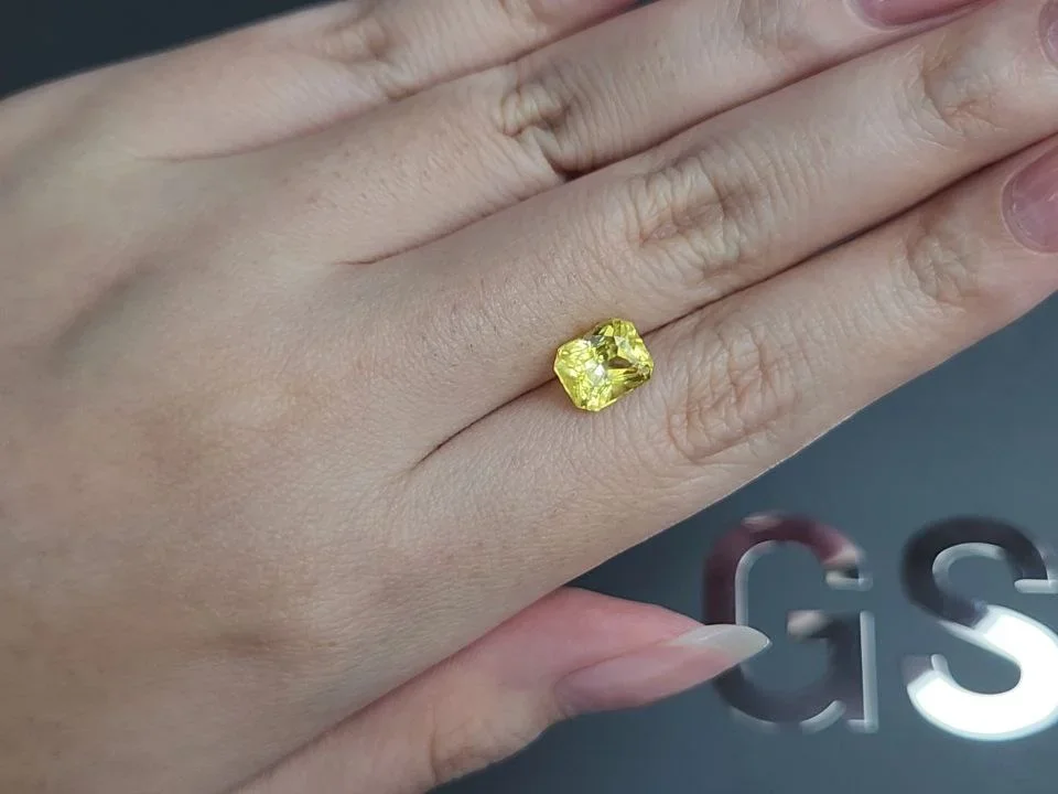 Unheated yellow sapphire in radiant cut 3.05 carats, Sri Lanka Image №2