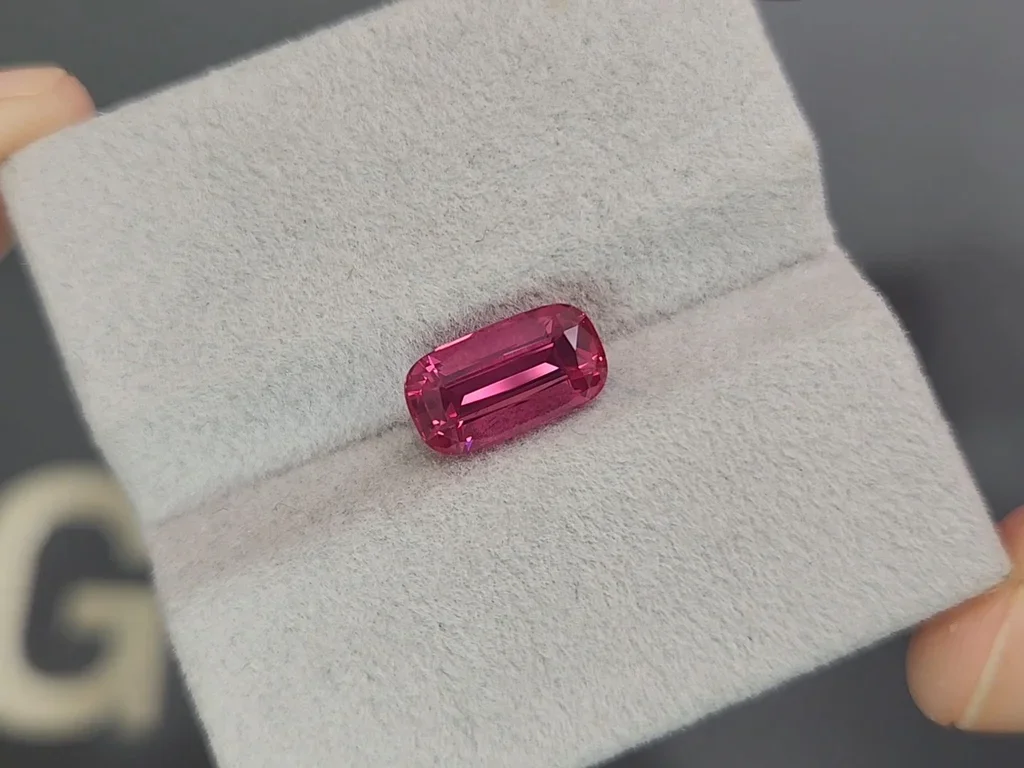 Vivid pink Mahenge spinel in cushion cut 2.92 carats, Tanzania Image №4