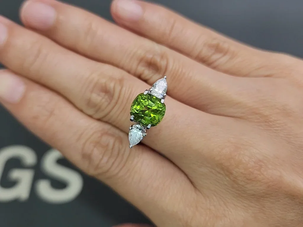 Peridot cushion cut 3.22 carats, Burma  Image №5
