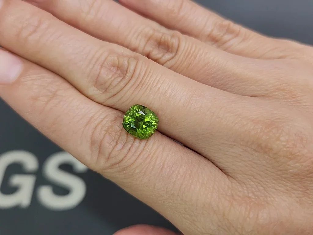 Peridot cushion cut 3.22 carats, Burma  Image №2