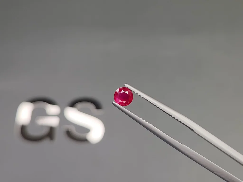 Unheated ruby Pigeon's Blood round cut 0.63 carats, Burma, (Mogok) Image №3