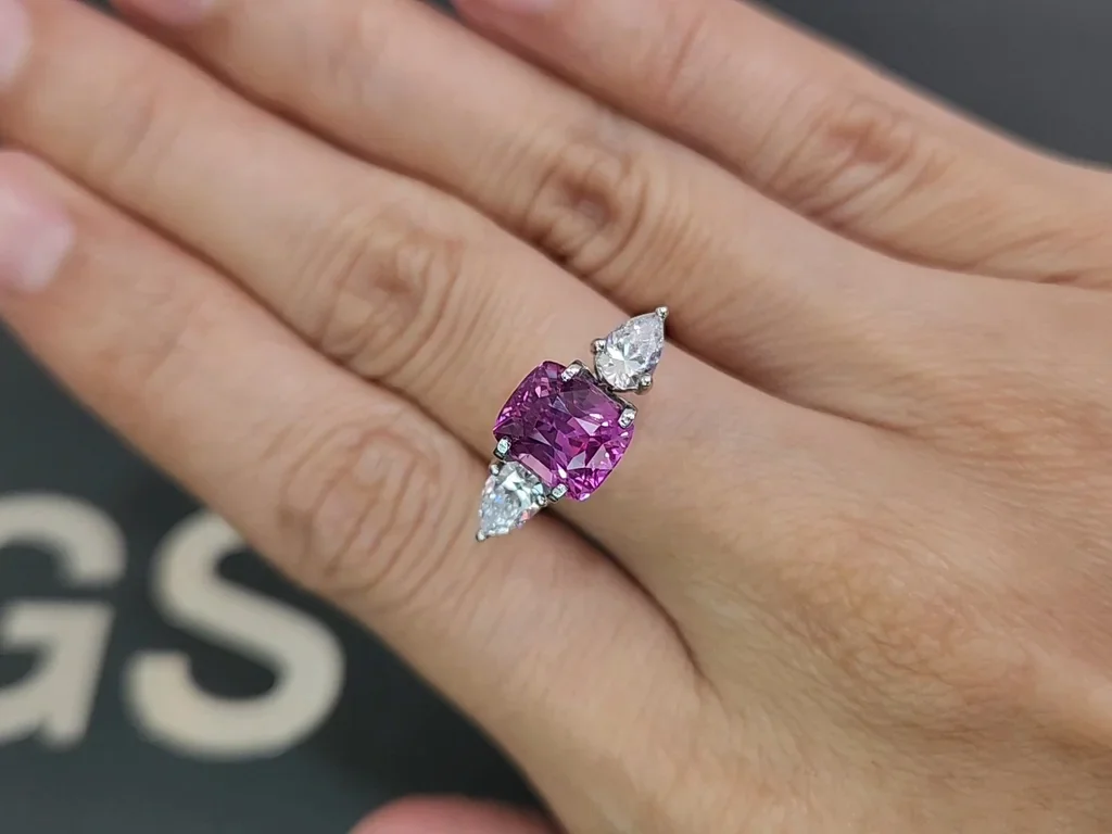 Sapphire Vivid pink cushion cut 3.03 carats, Sri Lanka Image №5