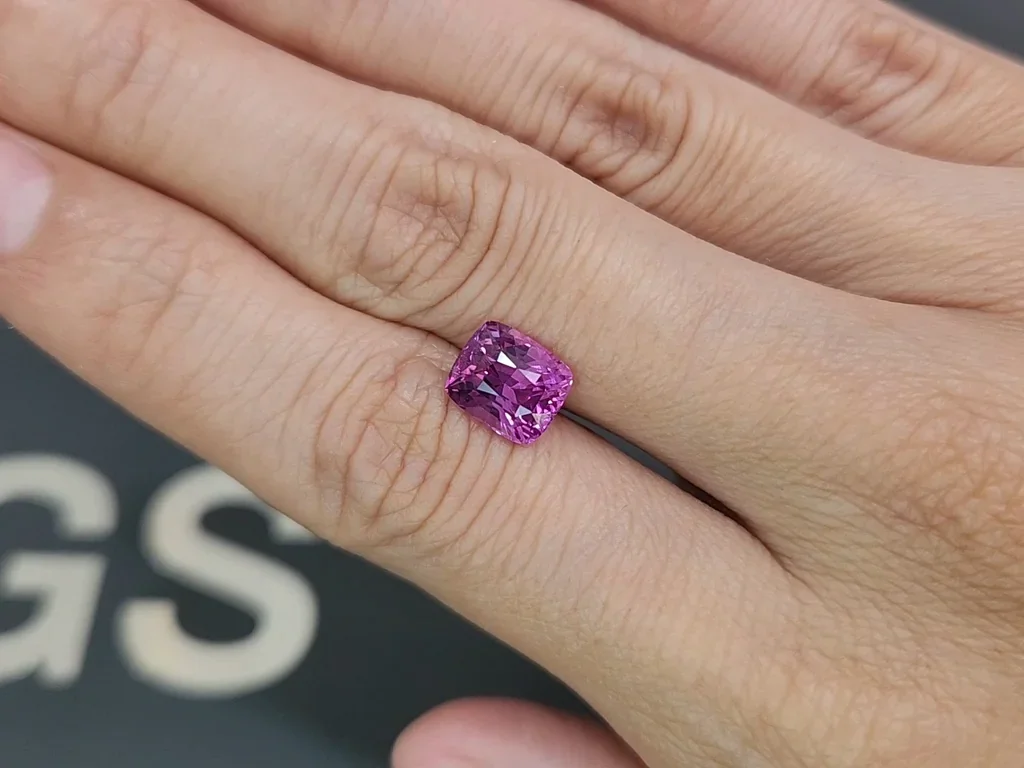 Sapphire Vivid pink cushion cut 3.03 carats, Sri Lanka Image №2