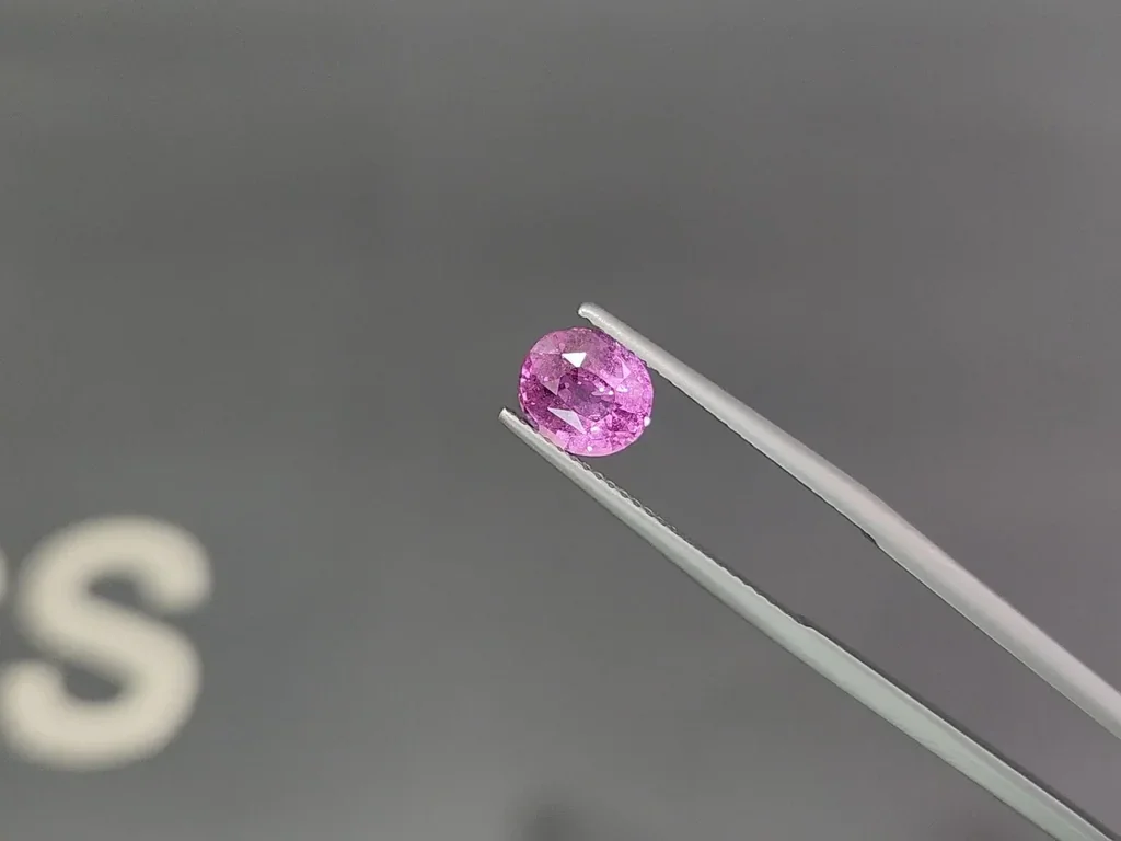 Sapphire Baby Pink oval cut 1.95 carats, Madagascar  Image №3