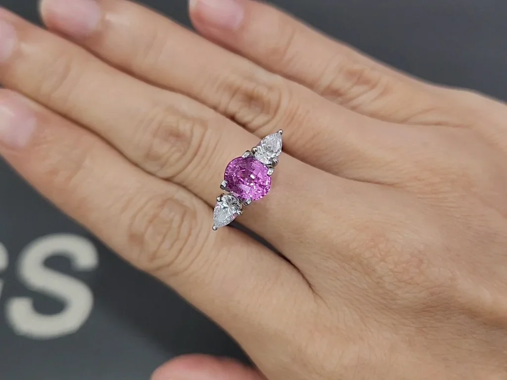 Sapphire Baby Pink oval cut 1.95 carats, Madagascar  Image №5