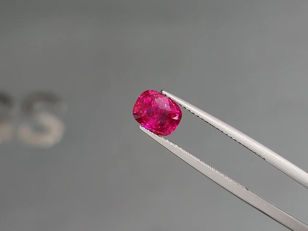 Unheated ruby cushion cut 2.55 carats, Mozambique Image №3