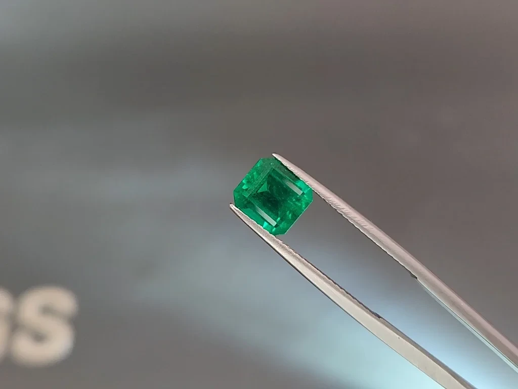 Emerald Muzo Green octagon cut 1.88 carats, Colombia Image №3