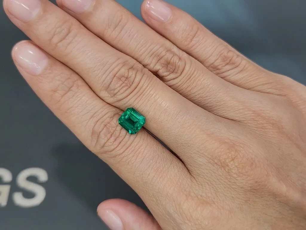 Emerald Muzo Green octagon cut 1.88 carats, Colombia Image №2