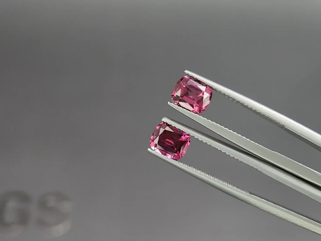 Set of garnets rhodolite cushion cut 5.75 carats,  Madagascar Image №2