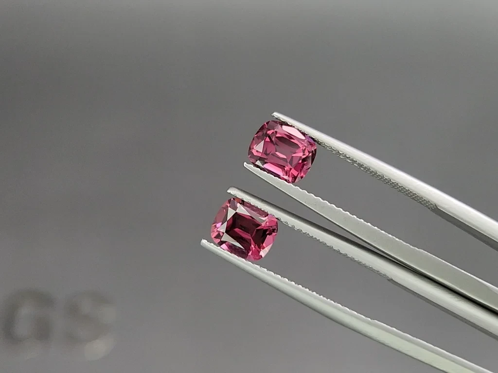 Set of garnets rhodolite cushion cut 5.75 carats,  Madagascar Image №3