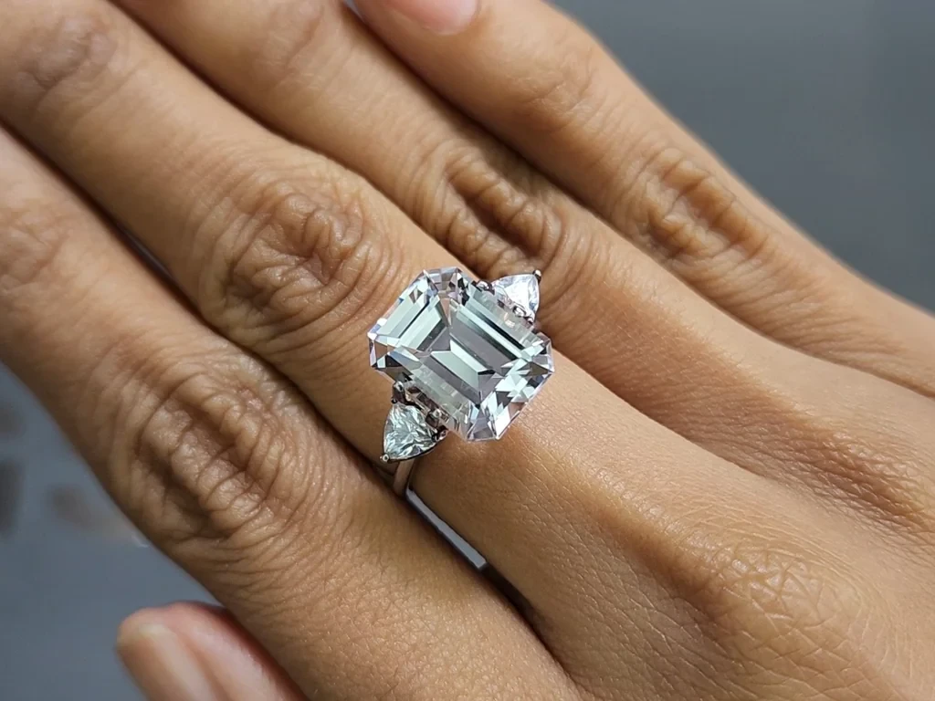 Kunzite light green octagon cut 7.13 carats, Pakistan Image №5