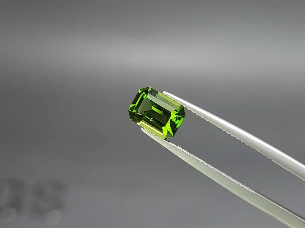 Tourmaline Vivid Green octagon cut 2.01 carats, Tanzania Image №3