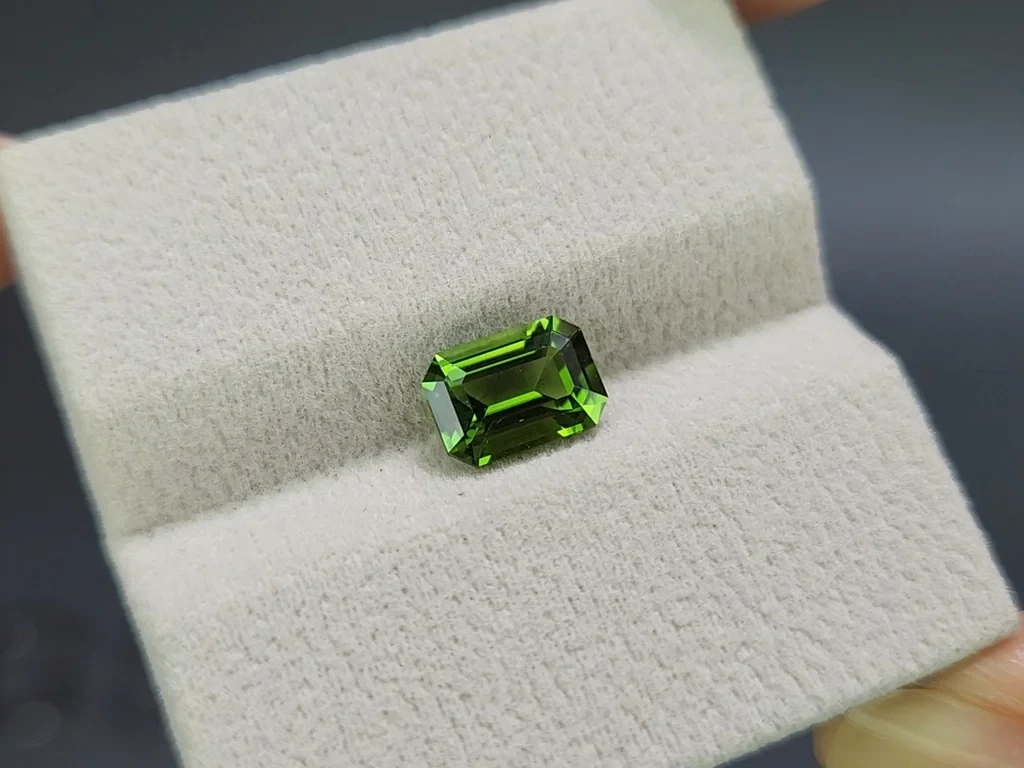 Tourmaline Vivid Green octagon cut 2.01 carats, Tanzania Image №4