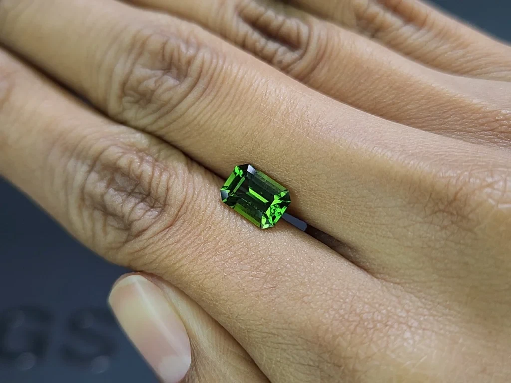 Tourmaline Vivid Green octagon cut 2.01 carats, Tanzania Image №2