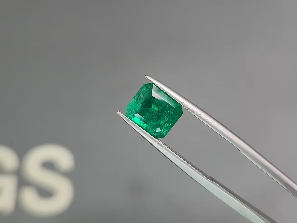 Colombian Muzo Green Emerald octagon shape 1.94 ct Image №3