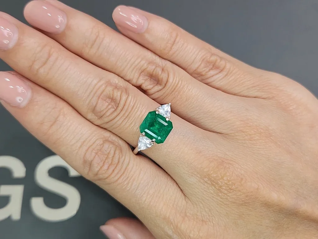 Colombian Muzo Green Emerald octagon shape 1.94 ct Image №5
