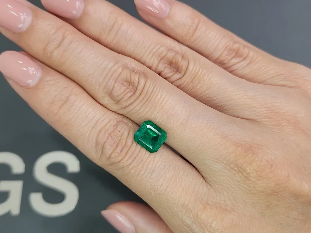 Colombian Muzo Green Emerald octagon shape 1.94 ct Image №2