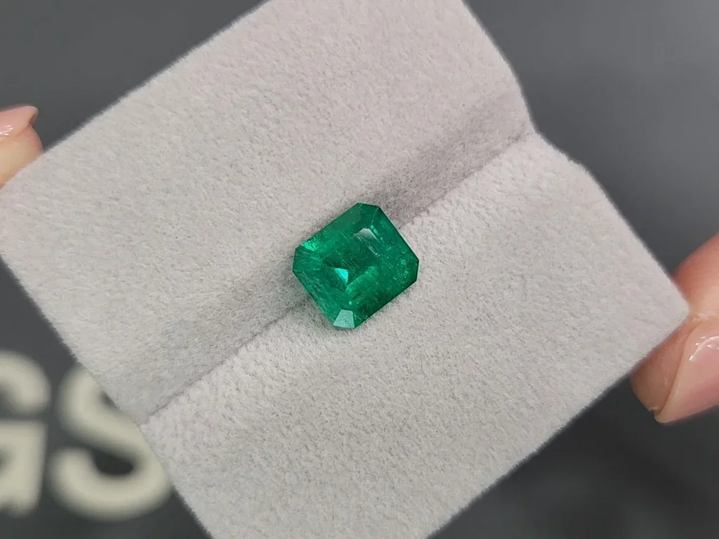 Colombian Muzo Green Emerald octagon shape 1.94 ct Image №4