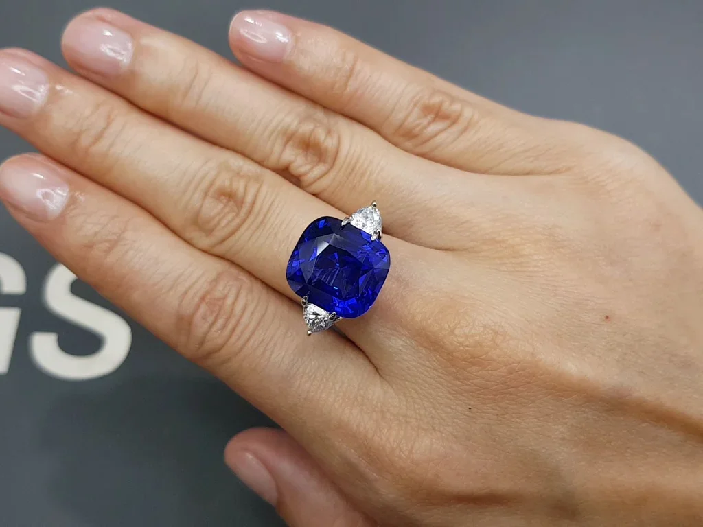 Unique Peacock Blue sapphire in cushion cut 15.18 carats, Sri Lanka Image №5