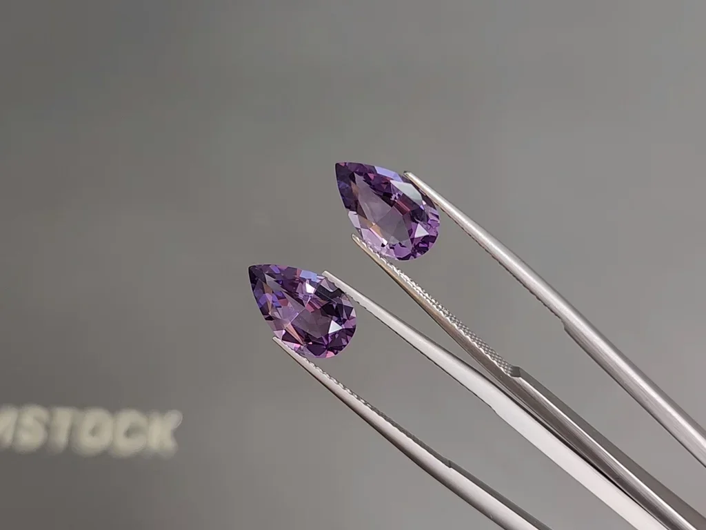 Pair of pear-cut amethysts, 4.02 carats, Brazil  Image №3