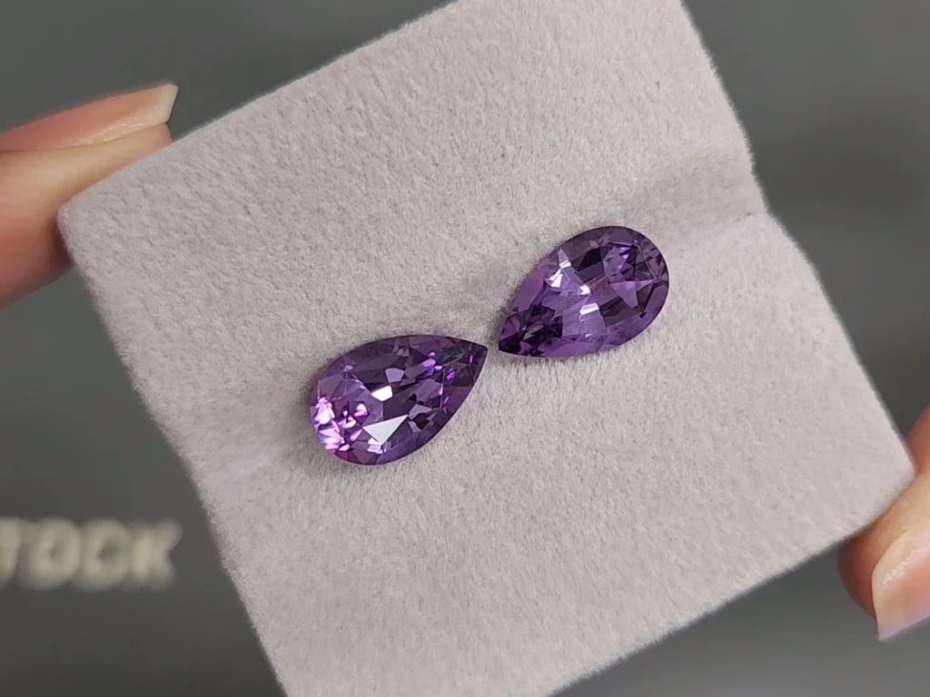 Pair of pear-cut amethysts, 4.02 carats, Brazil  Image №4