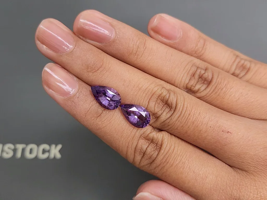 Pair of pear-cut amethysts, 4.02 carats, Brazil  Image №2