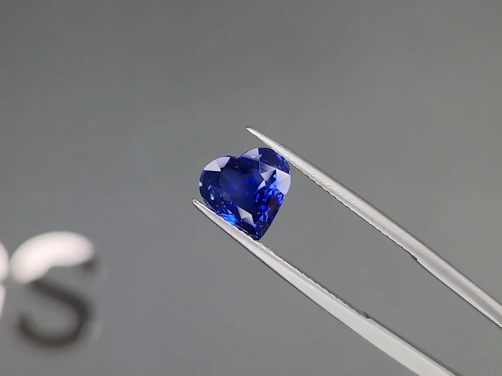 Unheated Royal blue sapphire in heart cut 3.04 carats, Sri Lanka Image №3