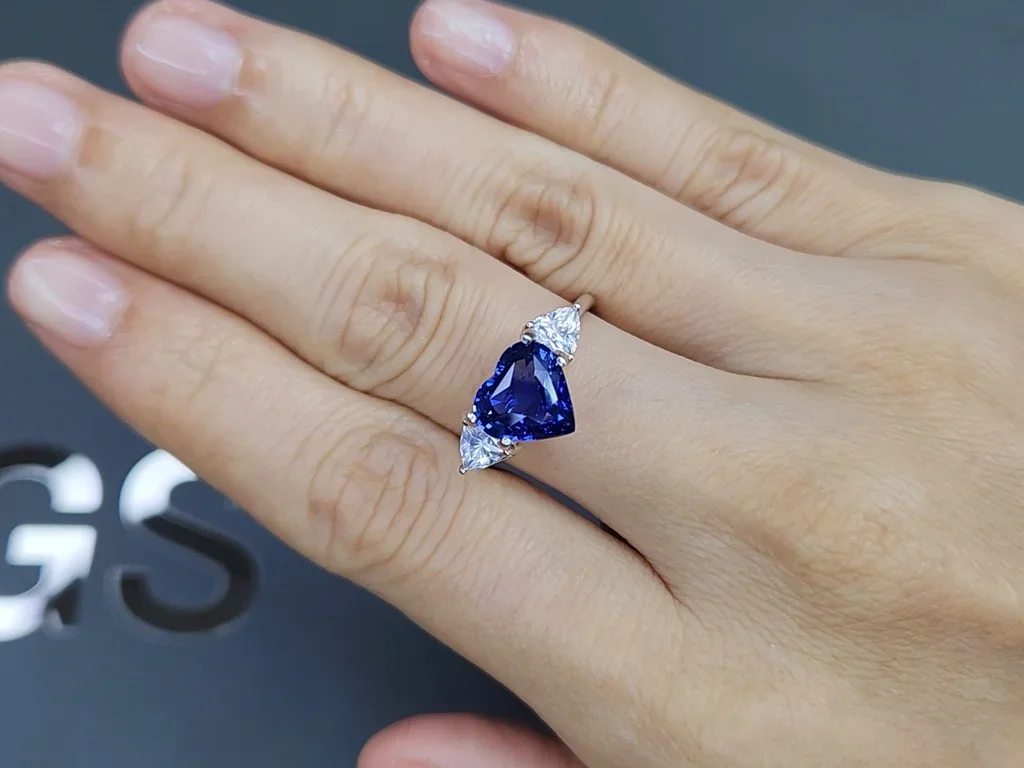 Unheated Royal blue sapphire in heart cut 3.04 carats, Sri Lanka Image №5