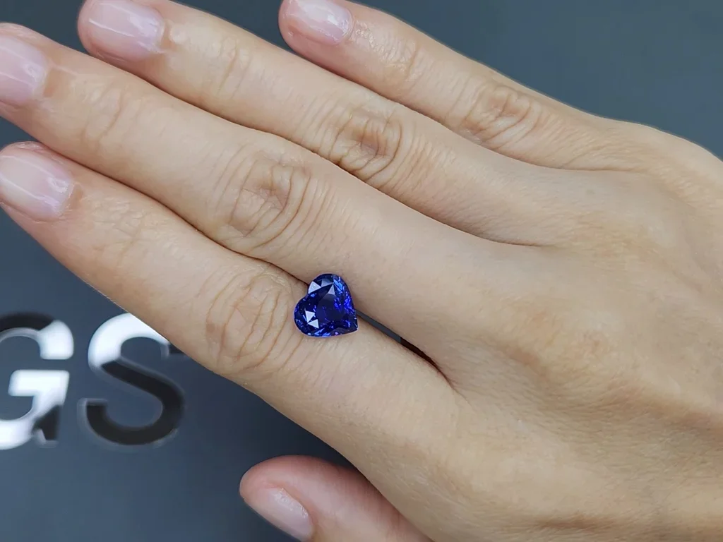 Unheated Royal blue sapphire in heart cut 3.04 carats, Sri Lanka Image №2