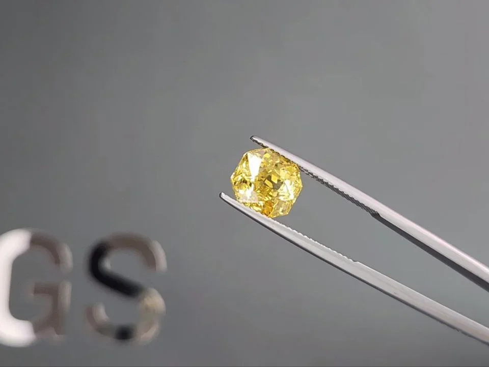 Unheated vivid yellow sapphire in cut radiant 5.52 carats, Sri Lanka Image №3