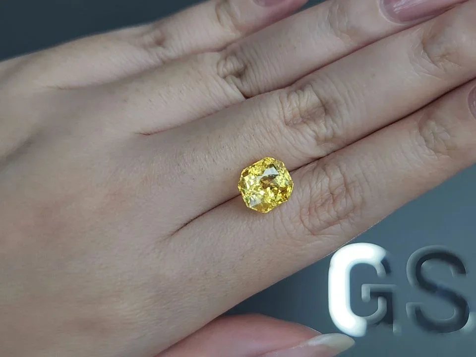 Unheated vivid yellow sapphire in cut radiant 5.52 carats, Sri Lanka Image №2