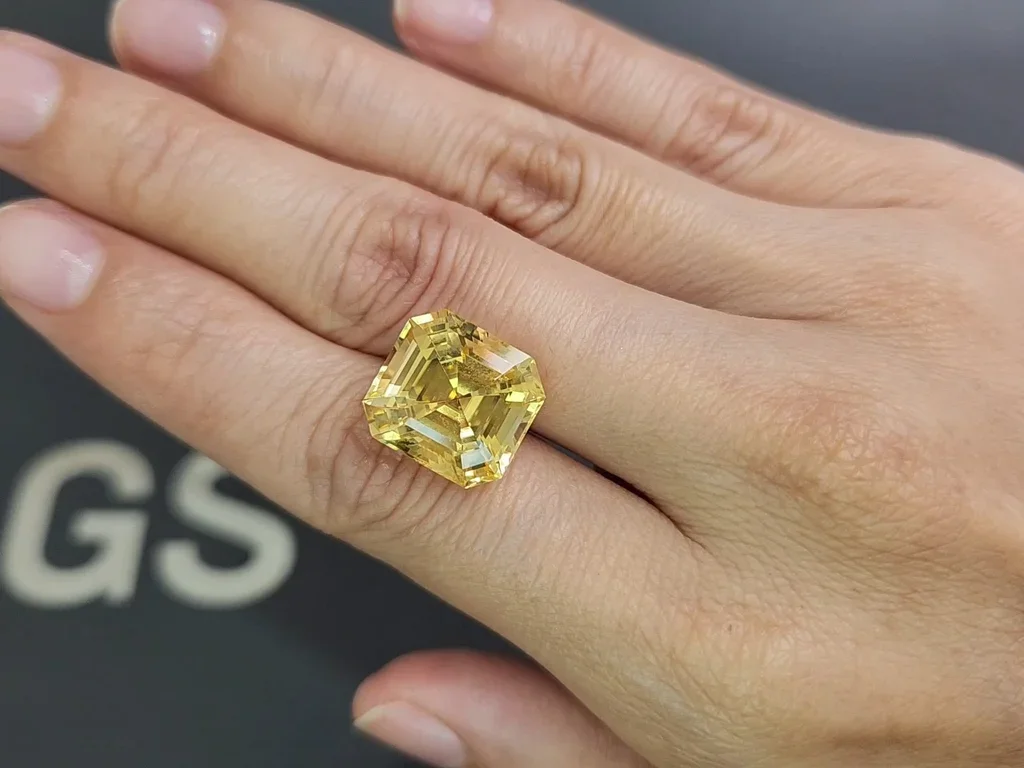 Unheated yellow Golden color sapphire in radiant cut 15.90 carats, Sri Lanka Image №2