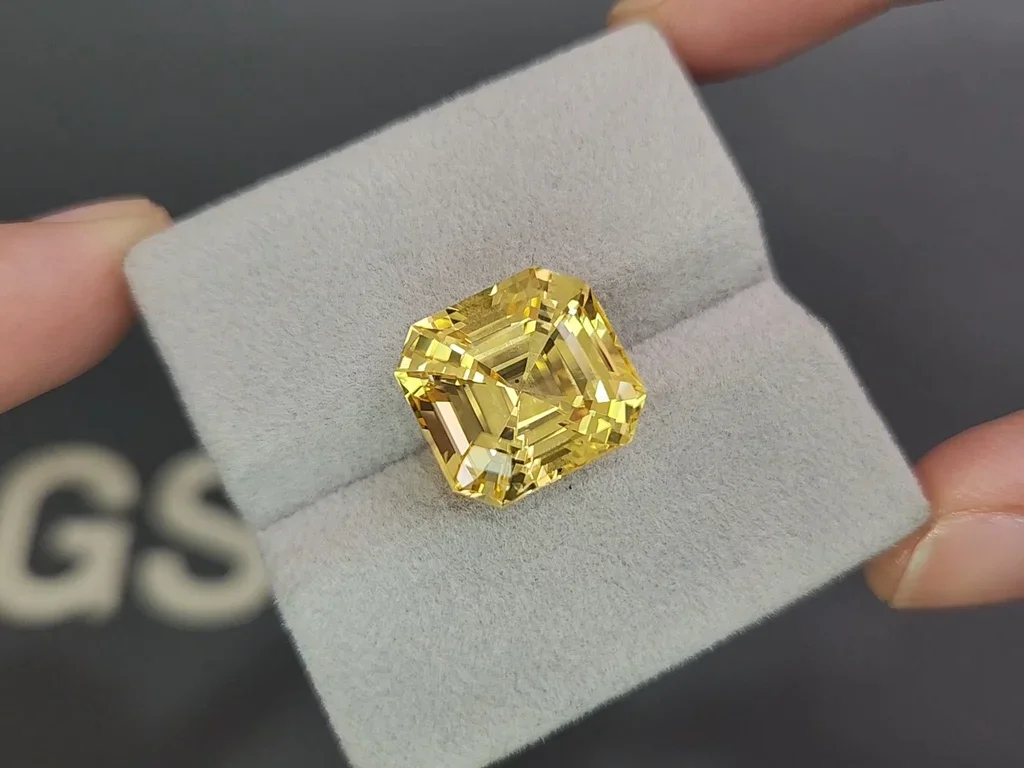Unheated yellow Golden color sapphire in radiant cut 15.90 carats, Sri Lanka Image №4
