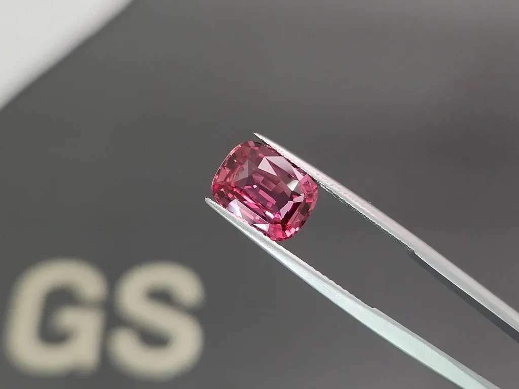 Rare top quality unheated Padparadscha sapphire in cushion cut 4.12 carats, Madagascar Image №3